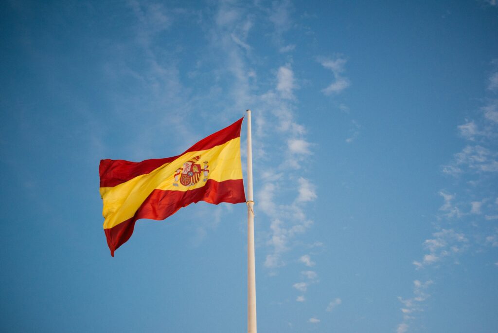 Flag over Zarzuela Palace, where the European Accessibility Act in Spain was transcribed into law by Ley 11/2023.